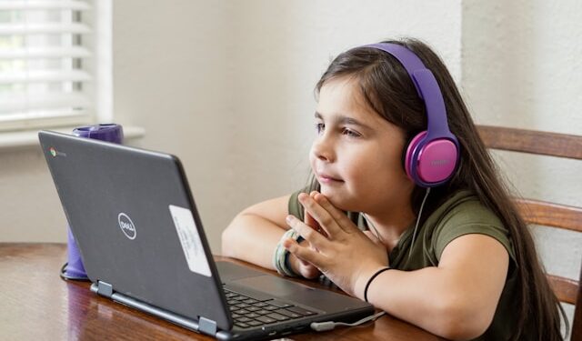 Sharenting: i rischi per i bambini sui social